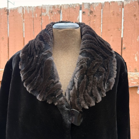 Stunning Luxe Vintage Black Faux Fur Swing Coat - Picture 7 of 16